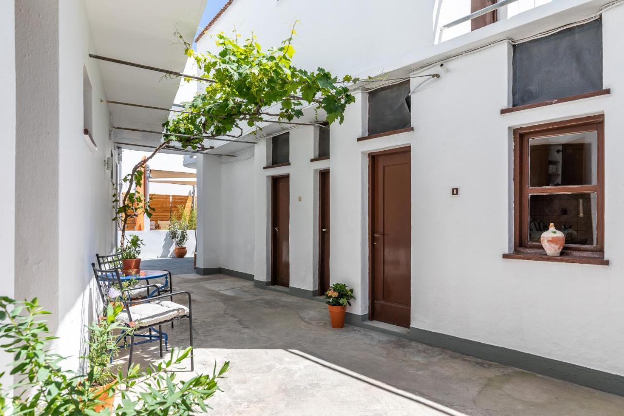 Uncle John'S Guesthouse スコペロス エクステリア 写真
